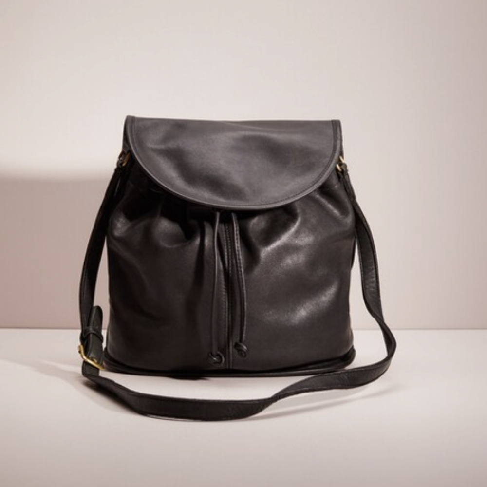 Vintage shoulder pouch Coach bucket bag leather shoulder bag